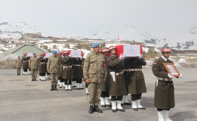 Hakkari’de şehitler için tören düzenlendi