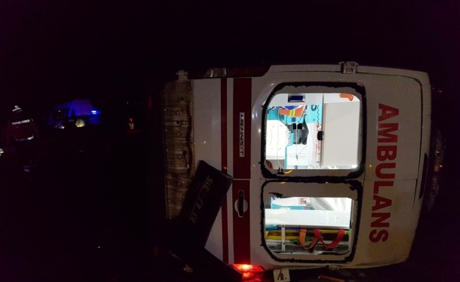 Hasta taşıyan ambulans kaza yaptı: 8 yaralı