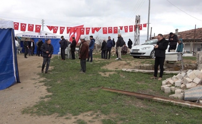 Kırıkkaleli şehidin baba ocağına Türk bayrakları asıldı