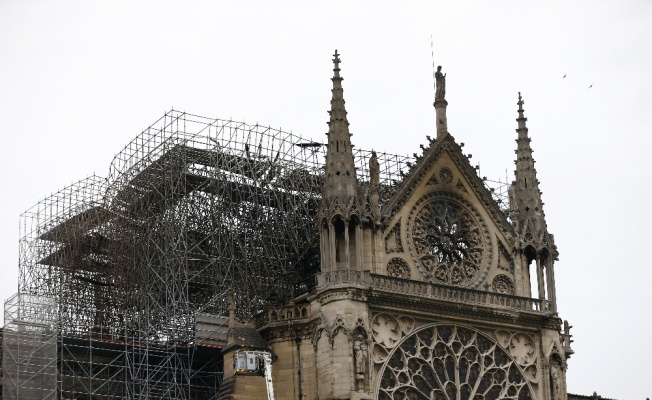 "Notre-Dame Katedrali’ni yeniden inşa edeceğiz"