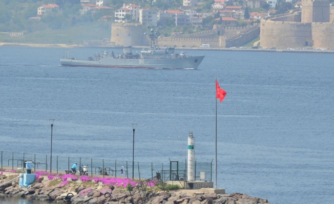 Rus Donanmasına ait arızalı gemi boğazdan geçti