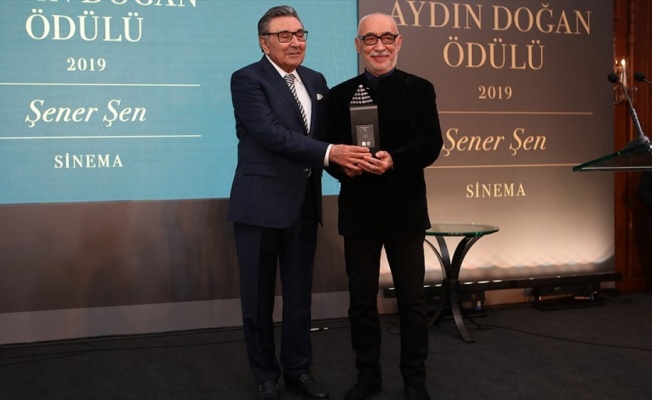 Şener Şen '23. Aydın Doğan Ödülü'nün sahibi oldu