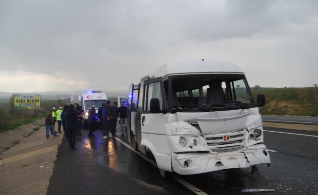 Tekirdağ’da öğrenci servisi kamyona çarptı: 15 yaralı