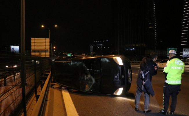 TEM’de kontrolden çıkan araç bariyerlere çarptı: 1 yaralı 