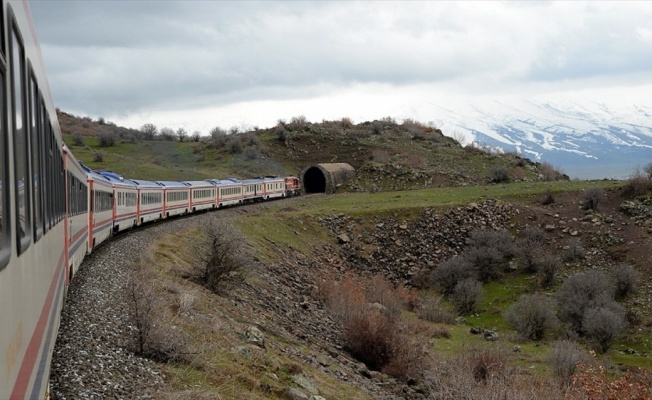 Vangölü Ekspresi ile eşsiz manzaralar eşliğinde seyahat imkanı