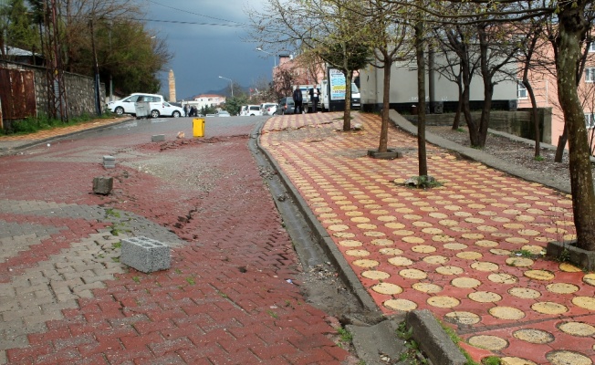 Yoğun yağış nedeniyle yol çöktü