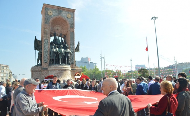 100. yıl ruhu Taksimde yaşatıldı