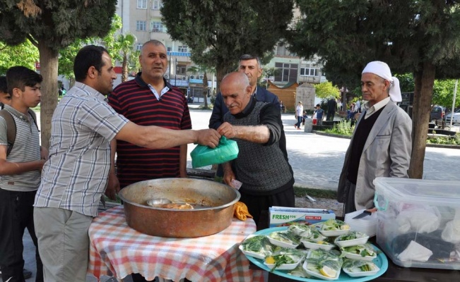 35 yıllık çiğ köfte ustasının Ramazan mesaisi