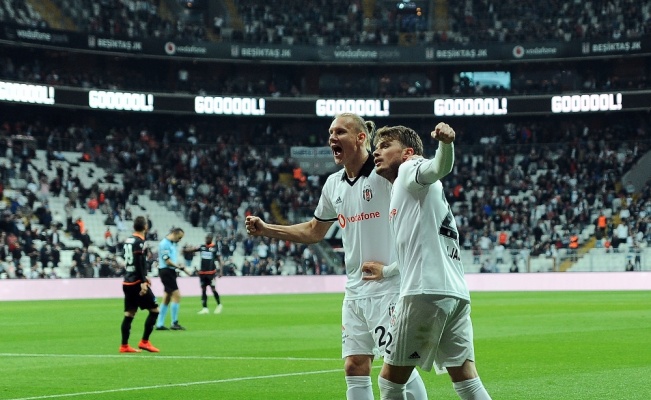 Adem Ljajic yine attı!