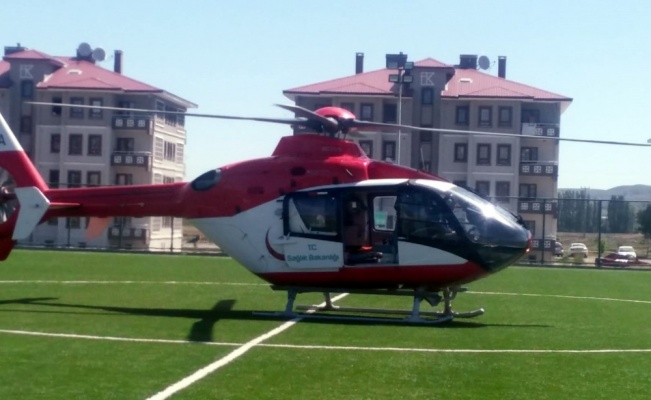 Ağır yaralı ambulans helikopterle hastaneye sevk edildi