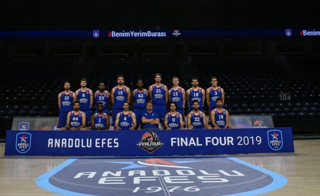 Anadolu Efes ilk peşinde