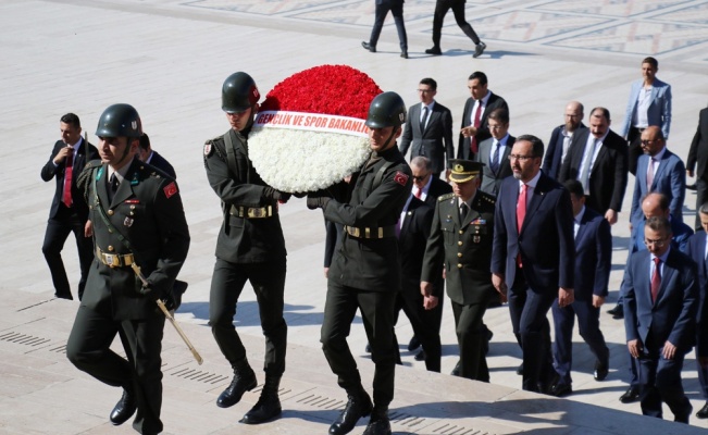 Bakan Kasapoğlu’ndan Anıtkabir’e ziyaret