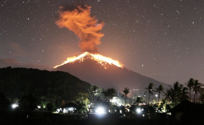 Bali’deki Agung Yanardağ patladı