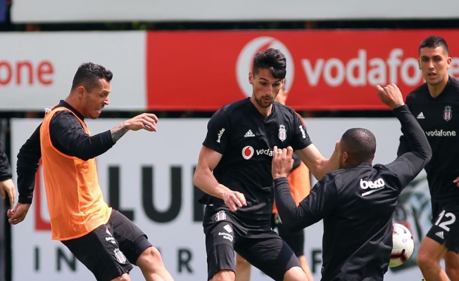 Beşiktaş kondisyon ve taktik çalıştı