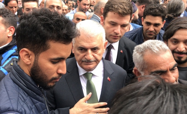 Binali Yıldırım, cuma namazını Eyüpsultan Camii’nde kıldı