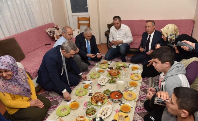 Binali Yıldırım Tan ailesinin iftar sofrasına misafir oldu