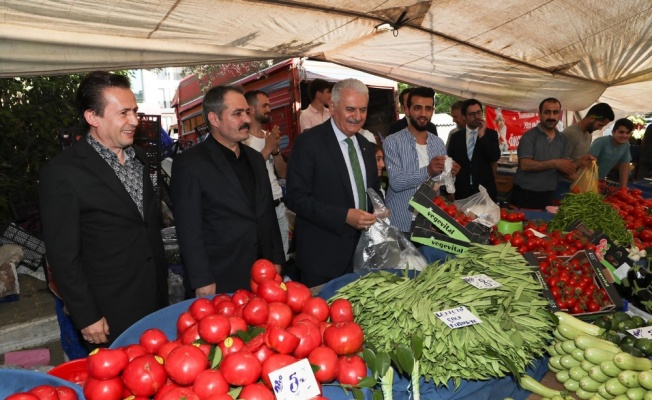 Binali Yıldırım’dan Tuzla’da esnaf ziyareti