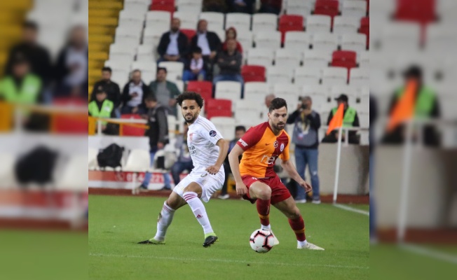 ilk yarı 2-2 eşitlikle bitti