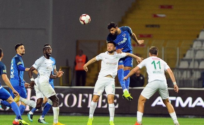 İlk yarı Konyaspor’un üstünlüğüyle bitti