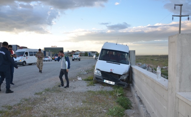 İşçi servisi kaza yaptı: 10 yaralı