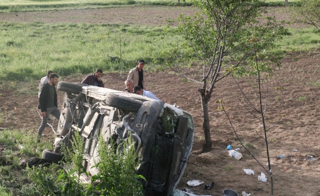 İşçileri taşıyan midibüs devrildi: 7 yaralı