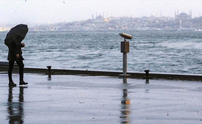 İstanbul’da beklenen sağanak etkili oluyor