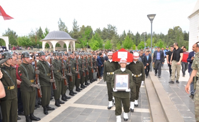 Kalp krizi geçiren uzman çavuşa yürekleri yakan uğurlama