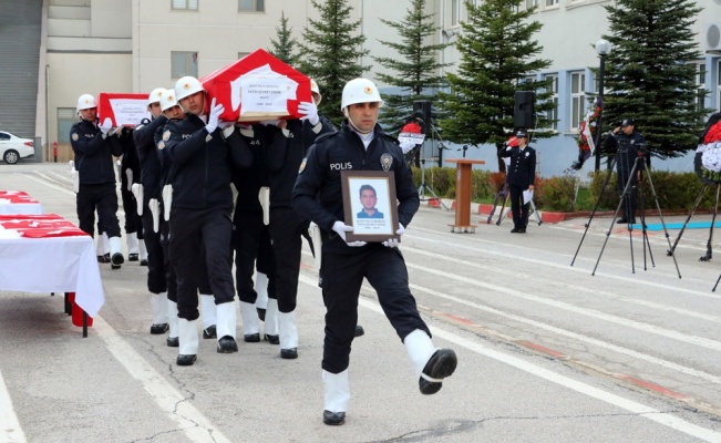 Kazada şehit olan polis memurları memleketlerine uğurlandı