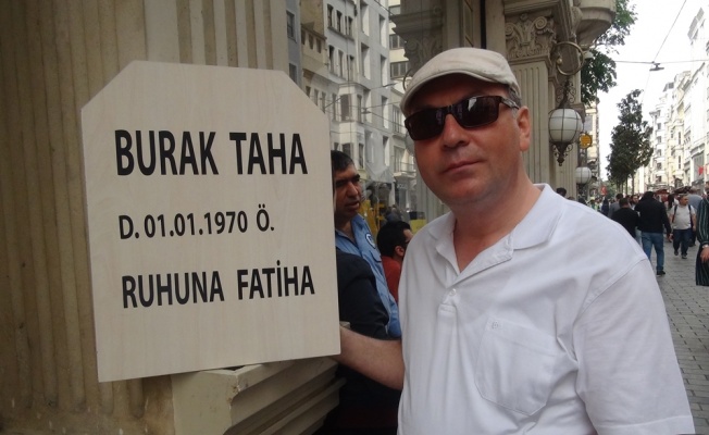 Kendi mezar taşını yaptırıp Taksim’de dolaştı