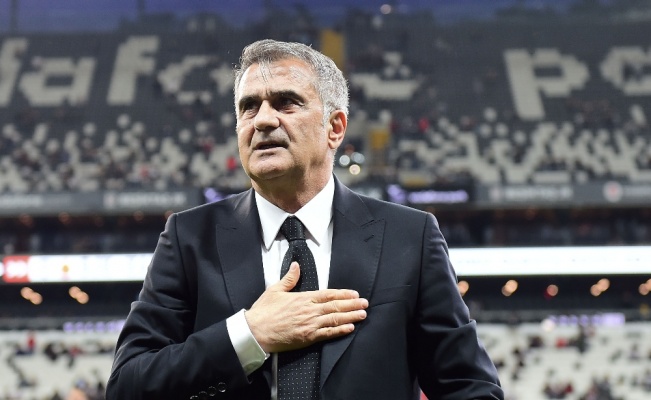 Maç sonunda Şenol Güneş ve futbolculara destek