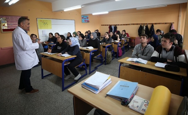 Poliklinikte kurulan okul 38 yıldır &#039;sağlıkçı&#039; yetiştiriyor