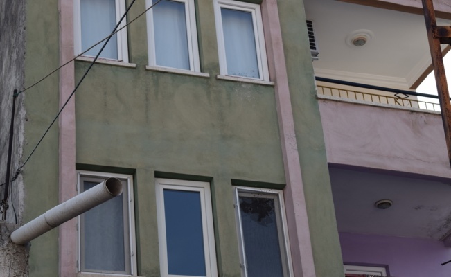 Pompalı tüfekle apartmana saldırdılar