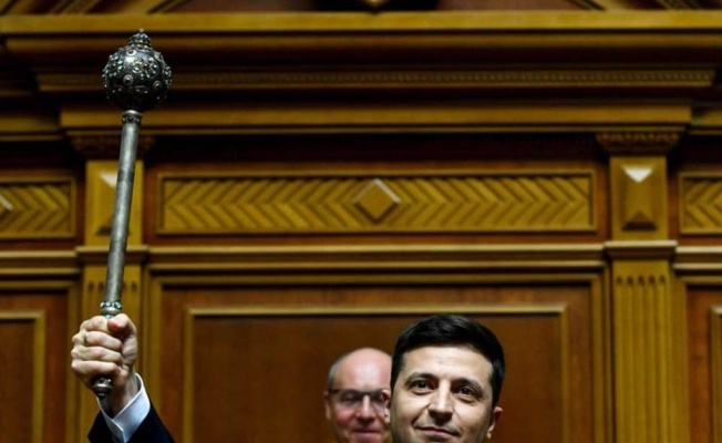 Zelenskiy resmen göreve başladı