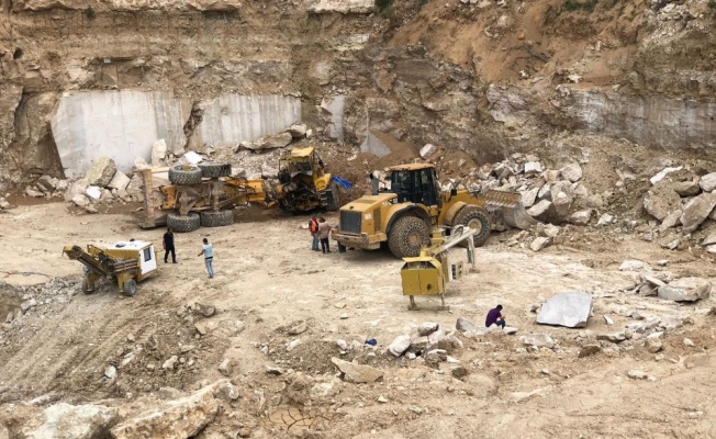 30 metreden düşen hafriyat kamyonunun içinde can verdi