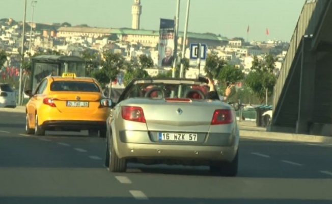 Akan trafiğe aldırış etmeyip tehlike saçtılar