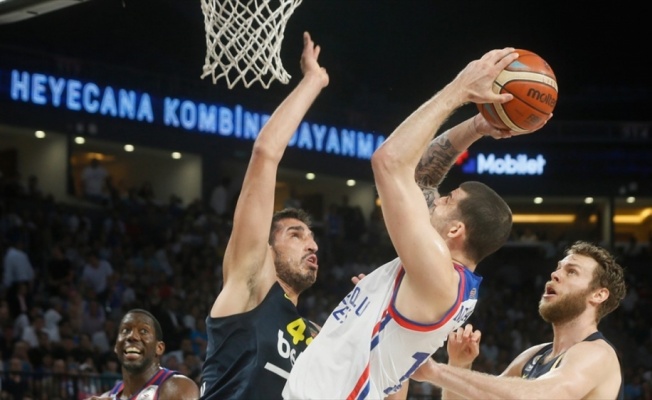 Anadolu Efes şampiyonluğa bir adım uzakta