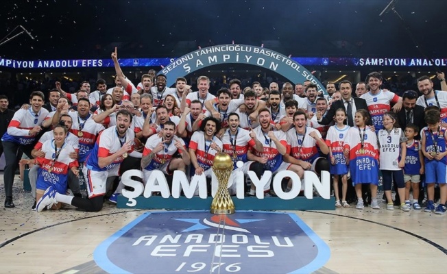 Anadolu Efes sezona damga vurdu