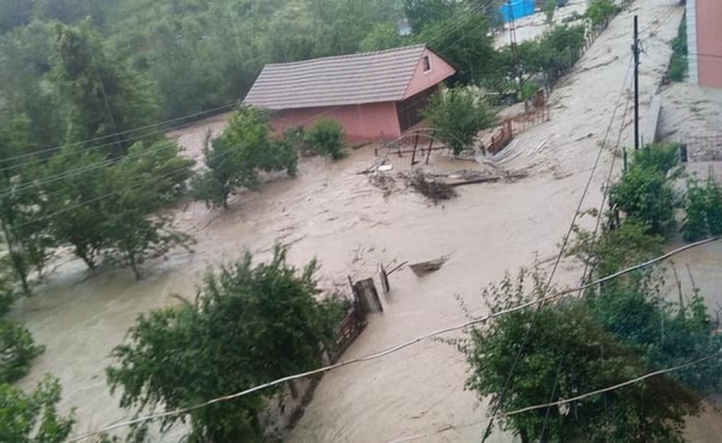 Bartın’ın Hasankadı beldesinde sel felaketi yaşanıyor