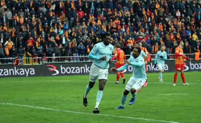 Başakşehir, Adebayor’a teşekkür etti