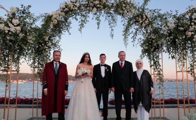 Cumhurbaşkanı Erdoğan, Mesut Özil’in nikah şahidi oldu