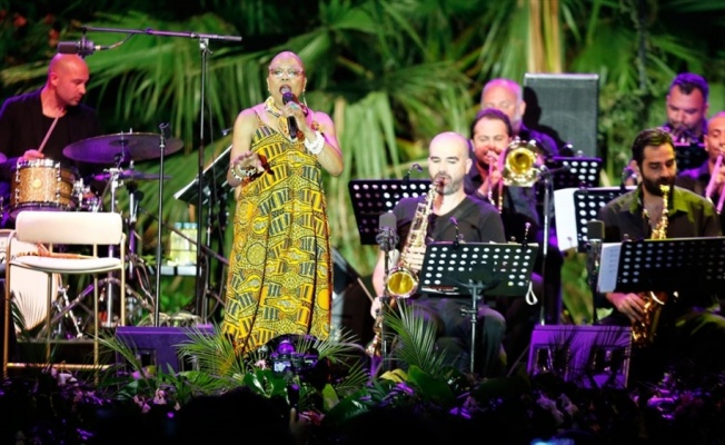 Dee Dee Bridgewater Antalya'da konser verdi