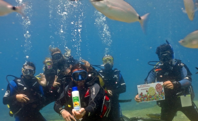 Fethiye’de dalgıçlar deniz dibinde bayramlaştı