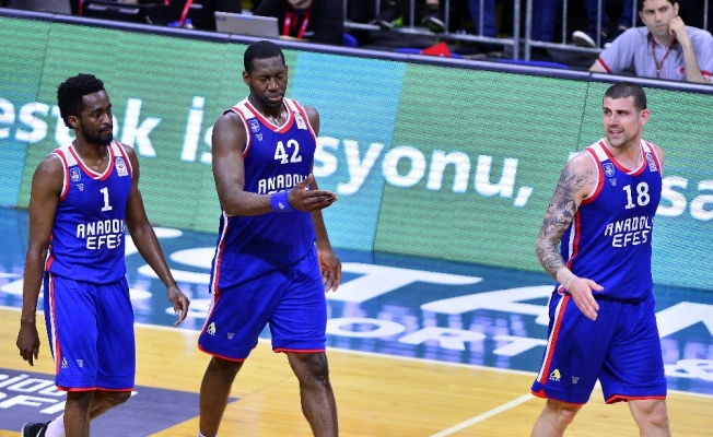 Final serisi Anadolu Efes avantaj kazandı