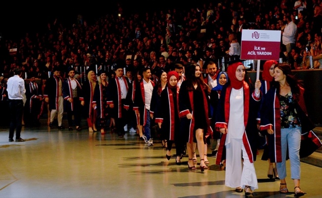 İstanbul Ayvansaray Üniversitesi 2018-2019 mezunlarını uğurladı