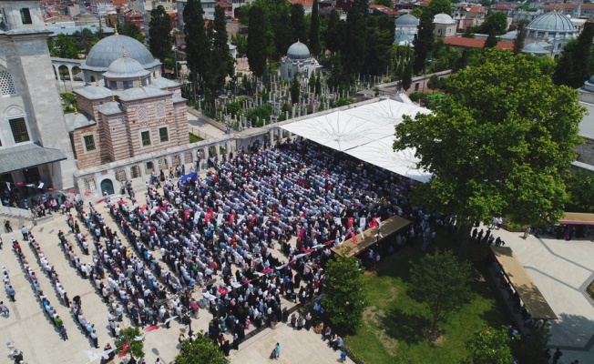 Muhammed Mursi için Fatih Camii’nde gıyabi cenaze kılındı