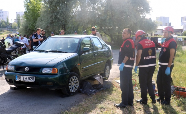 Otomobilin altında kalan yaşlı kadın hayatını kaybetti