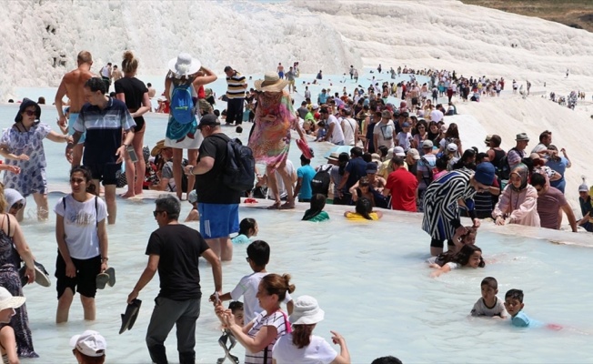 Pamukkale'yi 6 günde 80 bin turist gezdi