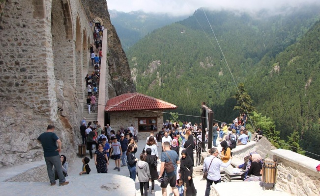 Sümela Manastırı bayramda doldu, taştı