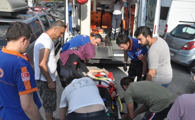 Tamir için girdiği asansör düştü, çalışanlar kurtardı