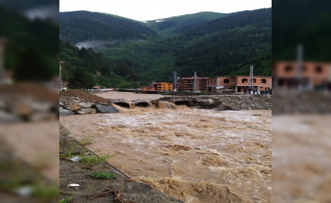 Trabzon’da etkili olan yağmur Uzungöl’ü de olumsuz etkiledi